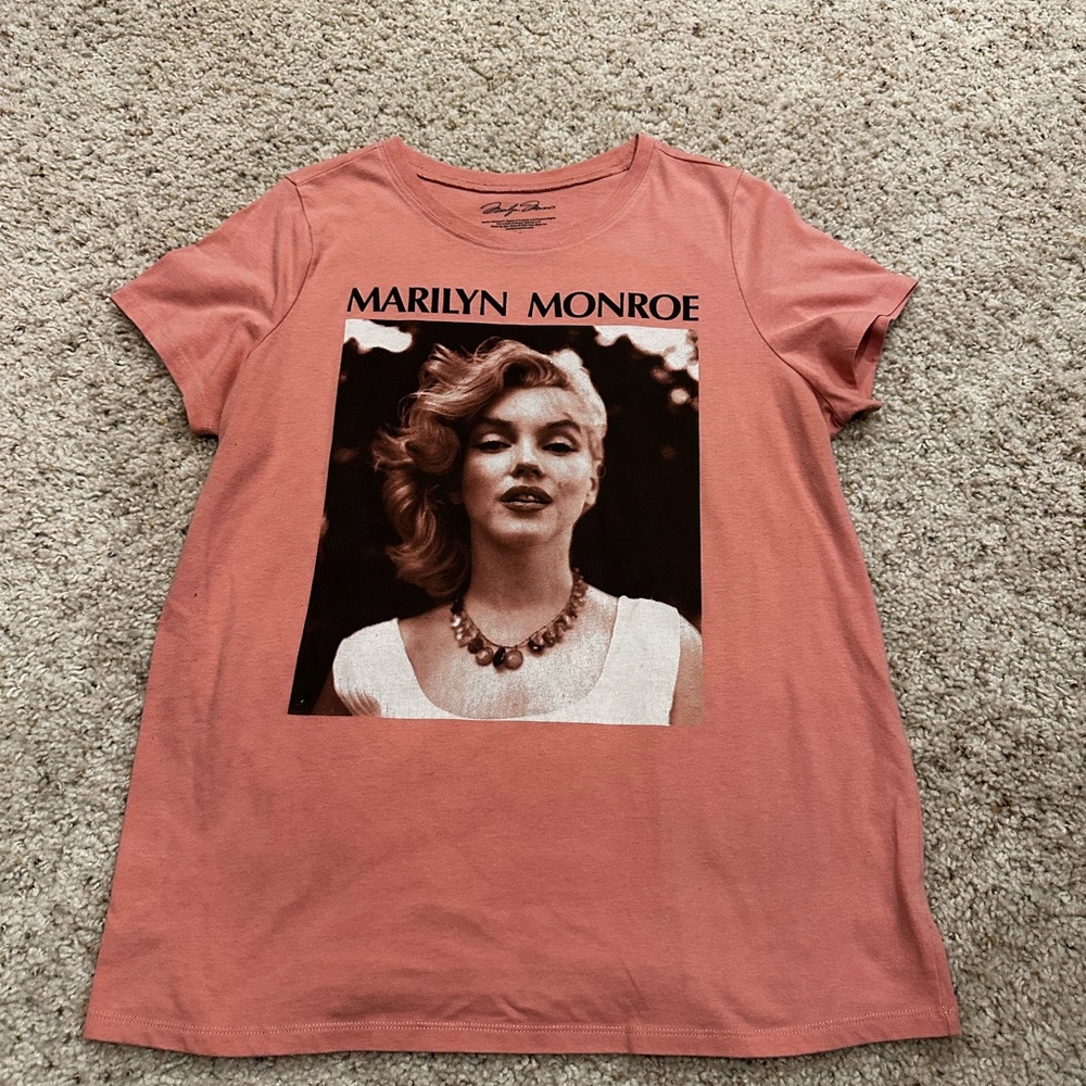 Marilyn Monroe large graphic crew neck tshirt pink short sleeve